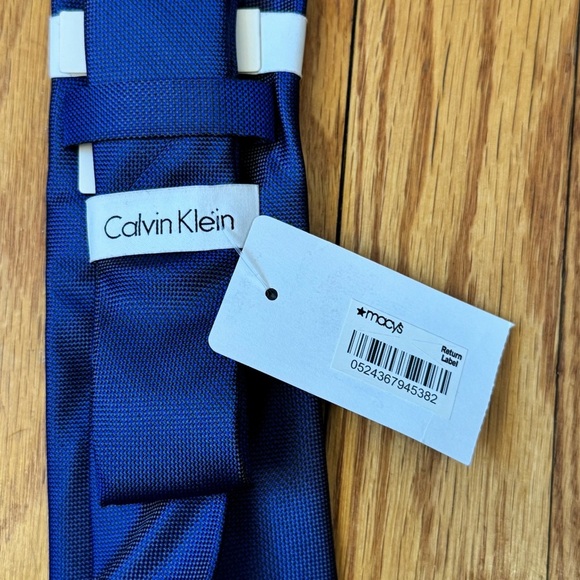NWT Calvin Klein Men's Blue Small Checkered Design 100% Silk Tie - Picture 5 of 6
